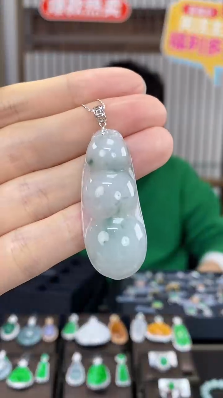 【闪购商品】翡翠吊坠(不含链)18K金镶嵌翡翠福豆