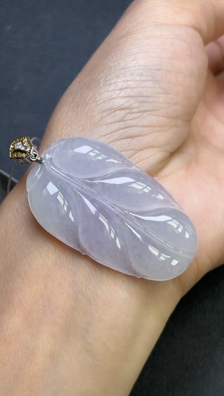 颈饰18K金镶嵌翡翠叶子