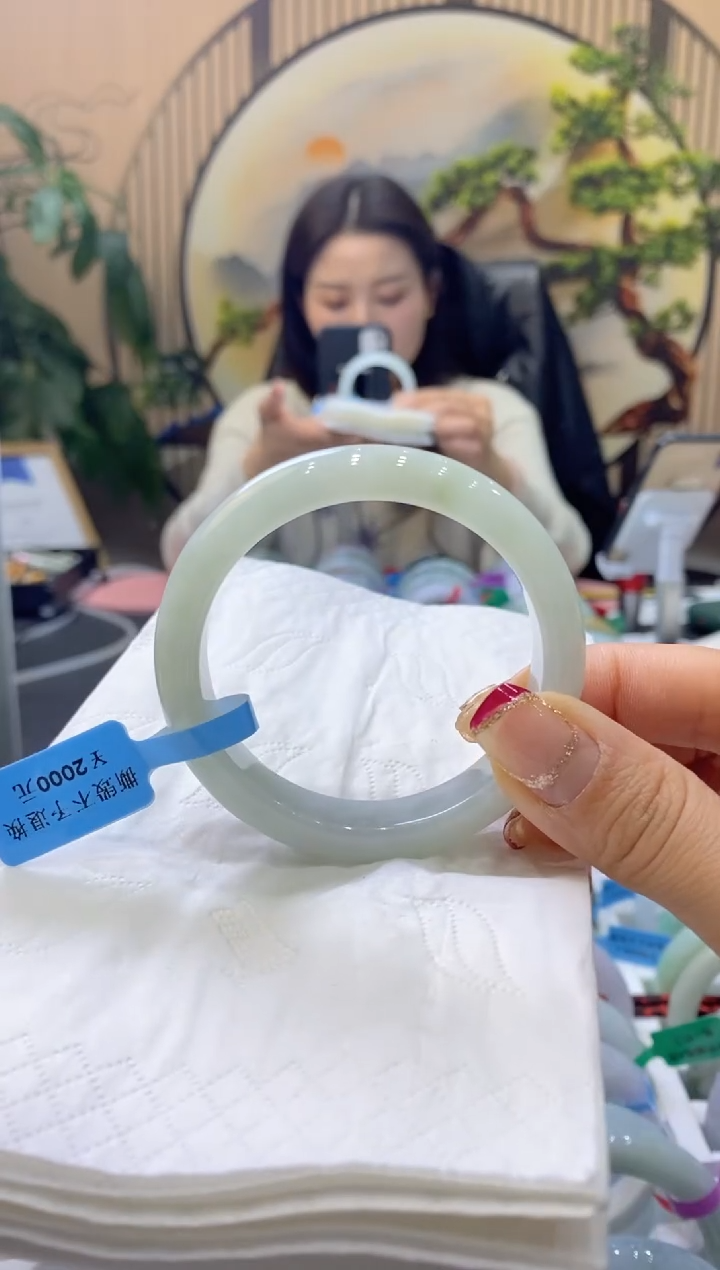【闪购商品】翡翠手镯未镶嵌99903421