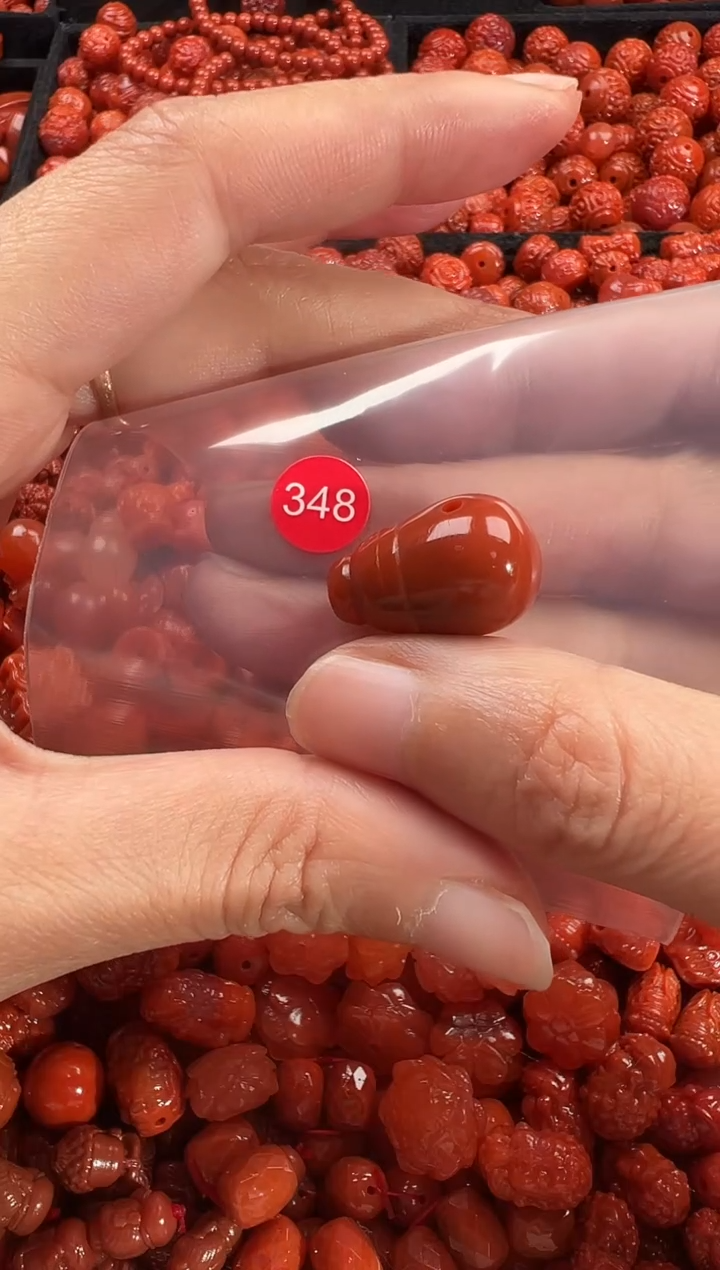 颈饰未镶嵌南红玛瑙1