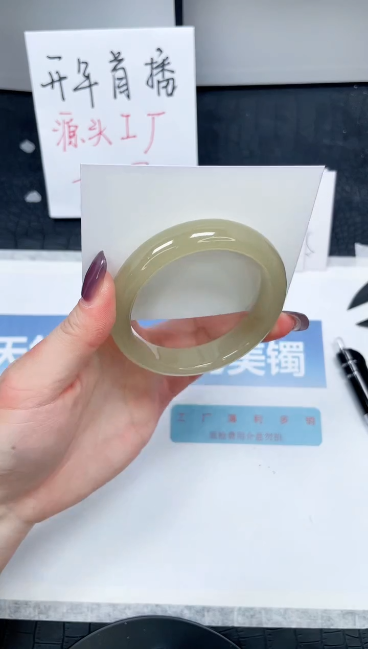 【闪购商品】石英质玉手镯未镶嵌182-58