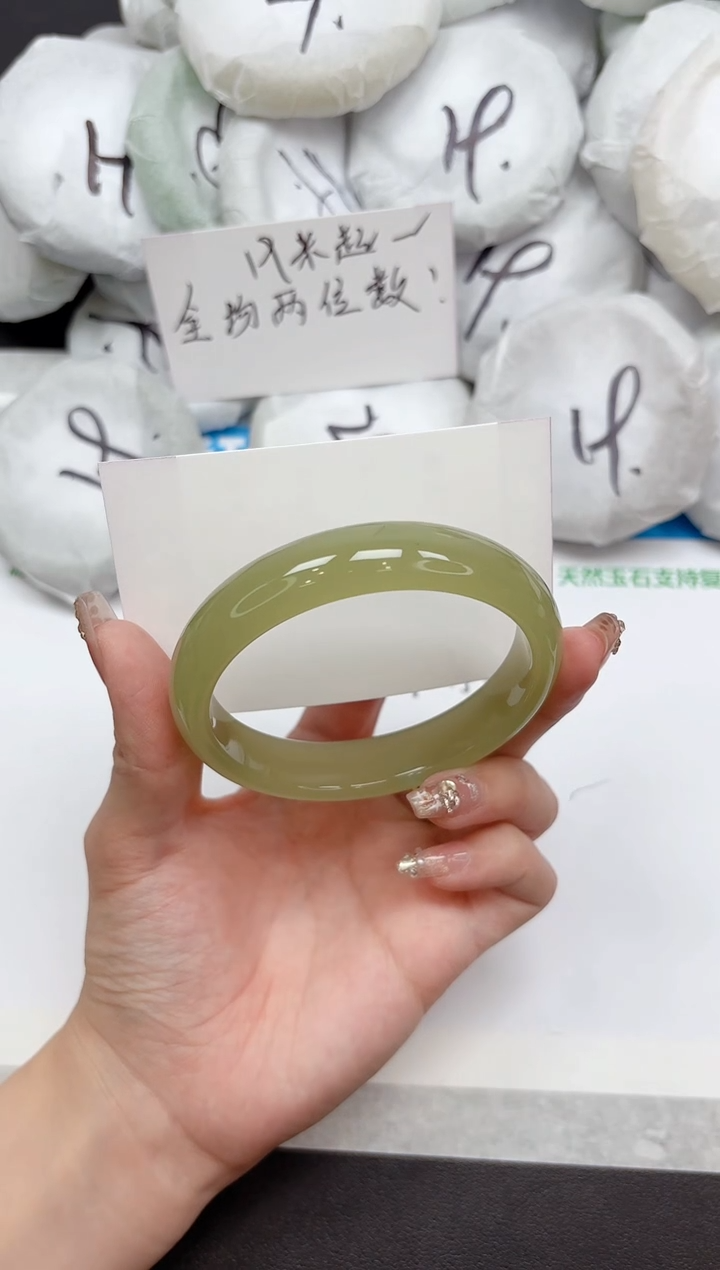 未镶嵌手镯石英质玉36-62.2