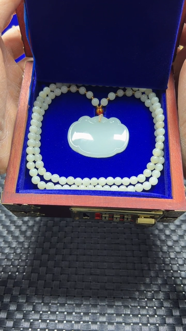 吊坠(不含链)未镶嵌和田玉阿*爸吊坠