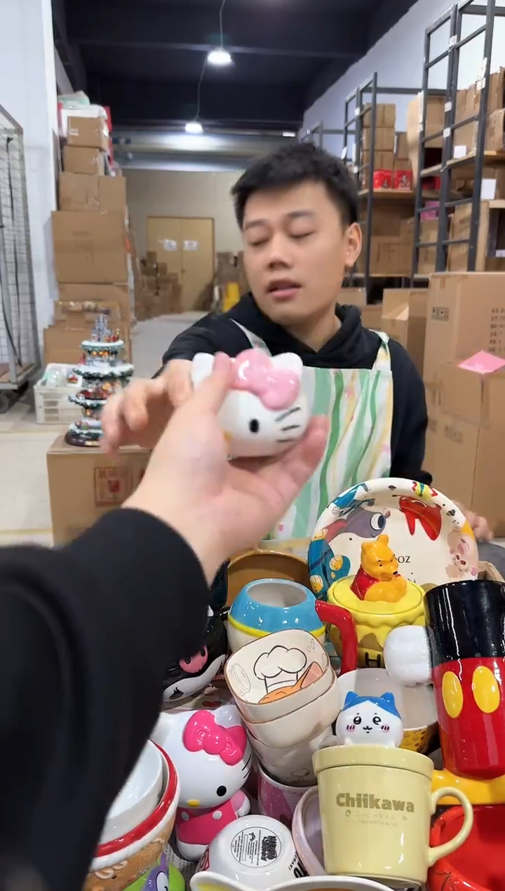 瓷片粉色kt猫头粉瓶