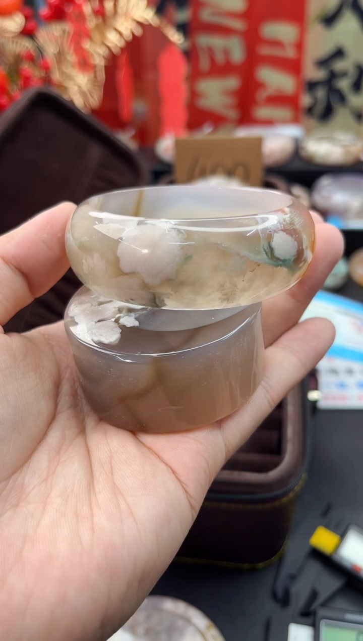 【闪购商品】石英质玉手镯未镶嵌赠送镯心（56圈口）