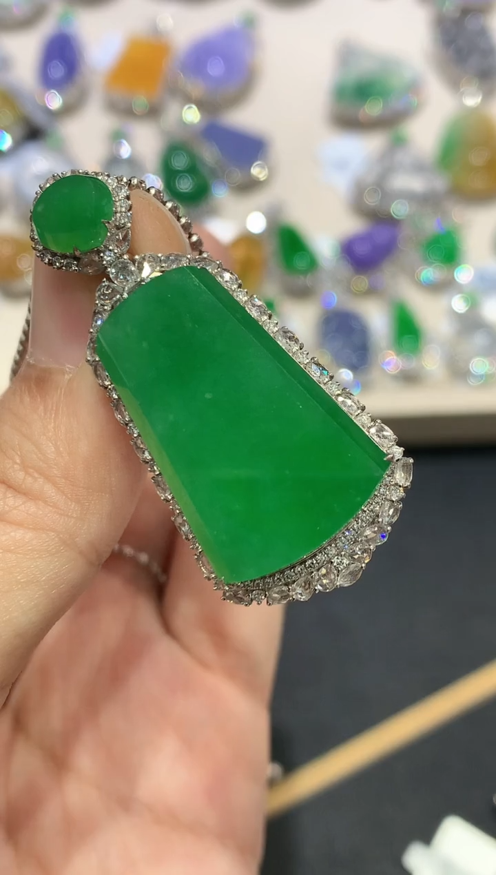 【闪购商品】翡翠吊坠(不含链)18K金镶嵌D51