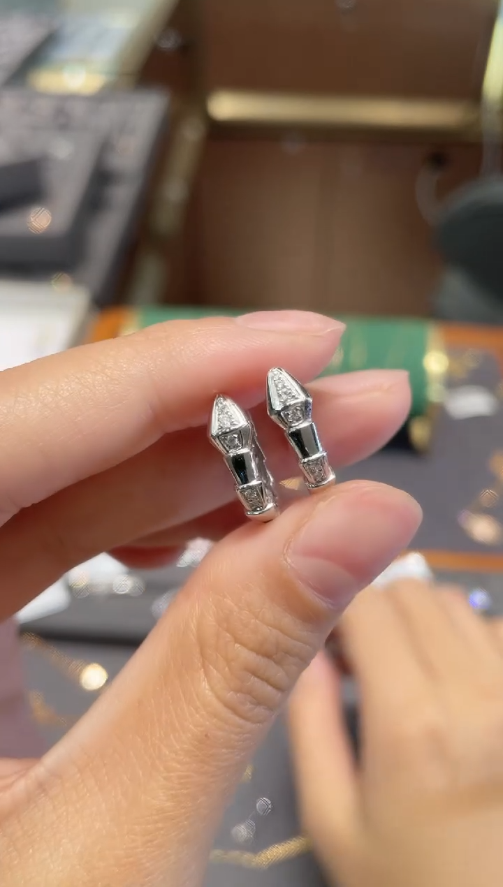 【闪购商品】钻石耳包18K金镶嵌H灵蛇钻石耳包