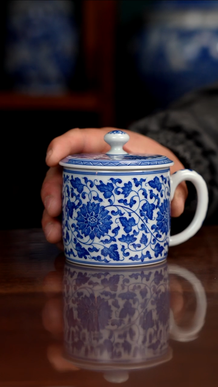 柴窑青花缠枝办公杯