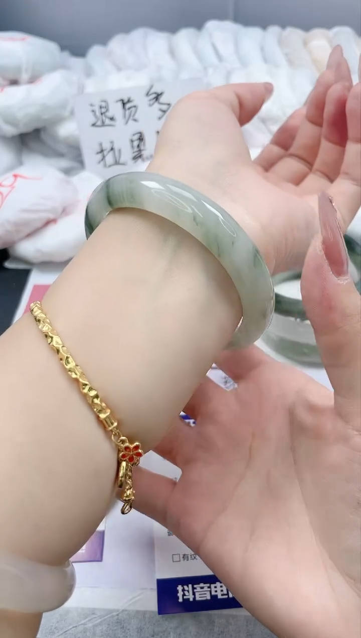 【闪购商品】石英质玉手镯未镶嵌195/59