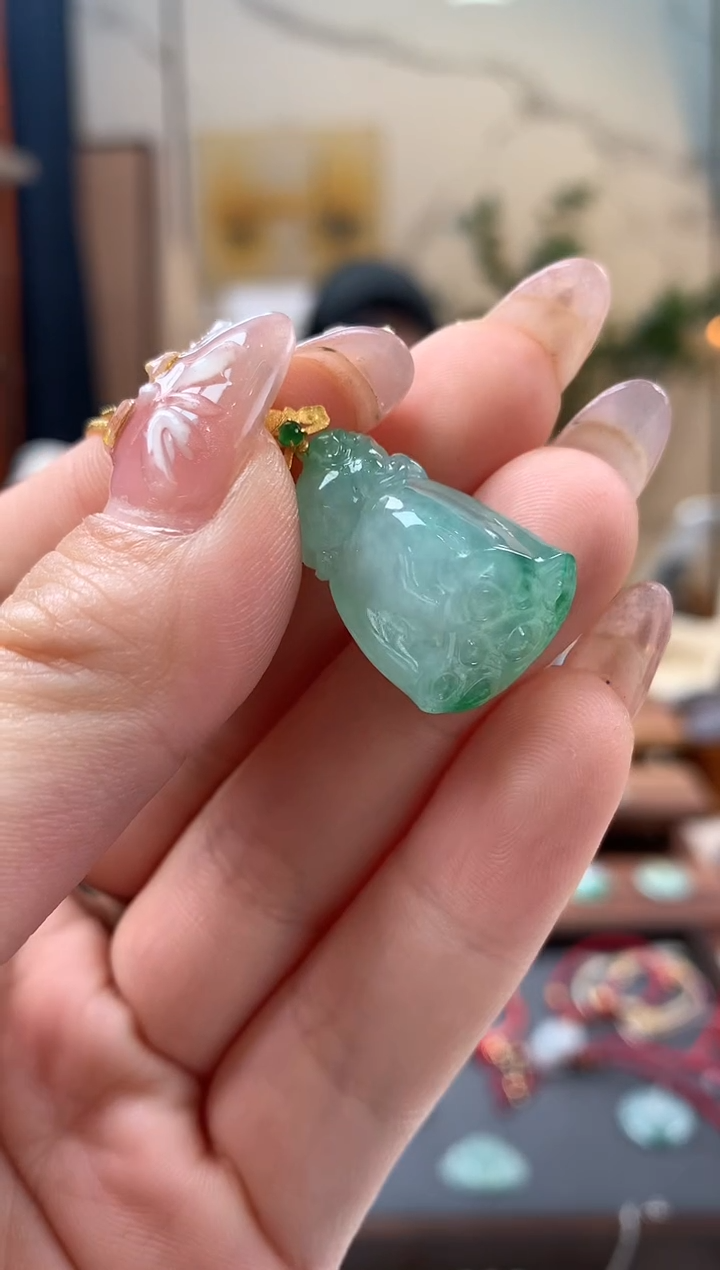 【闪购商品】翡翠吊坠(不含链)18K金镶嵌莲蓬