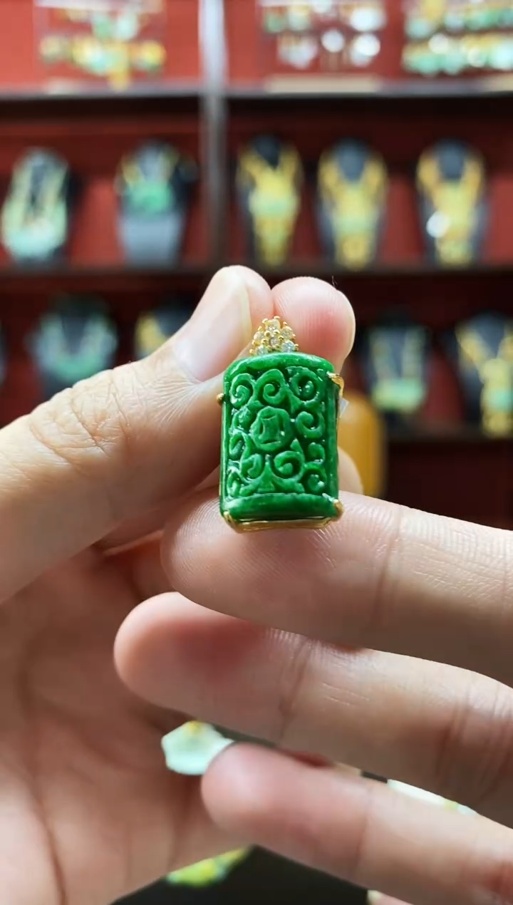 颈饰未镶嵌翡翠吊坠