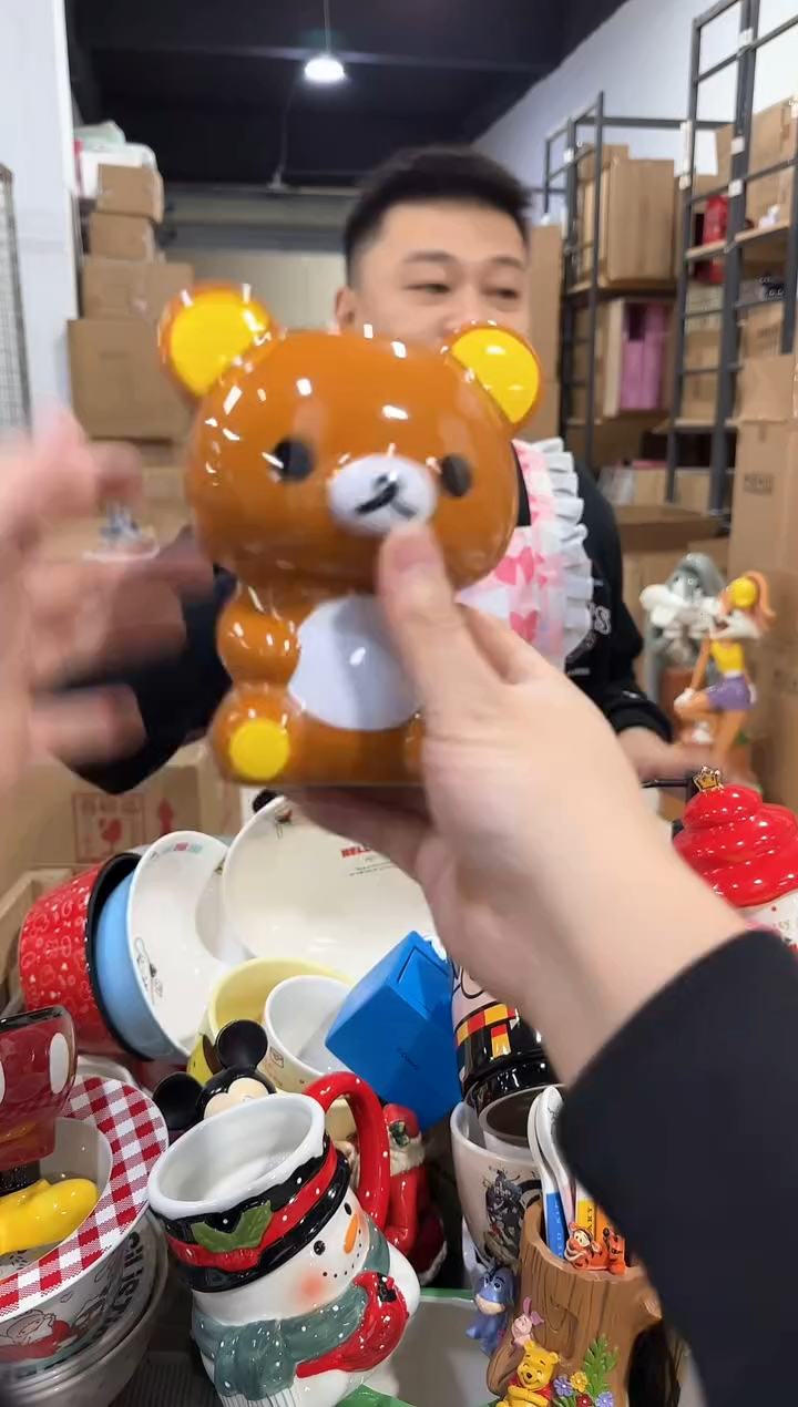 瓷片棕色轻松熊钱罐