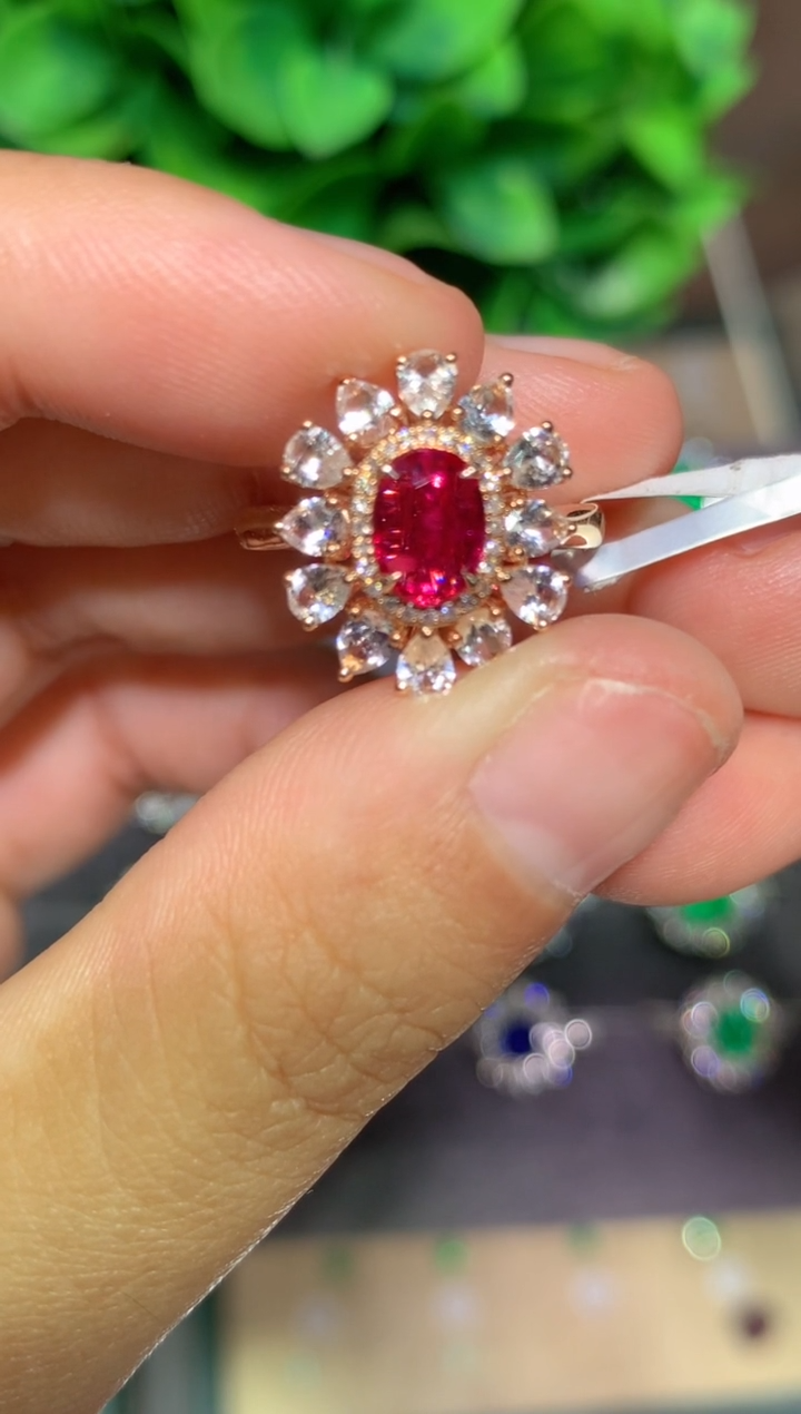 18K金镶嵌戒指红宝石0.81CT