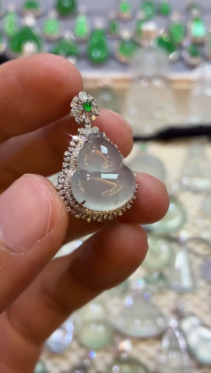 吊坠(不含链)18K金镶嵌翡翠葫芦