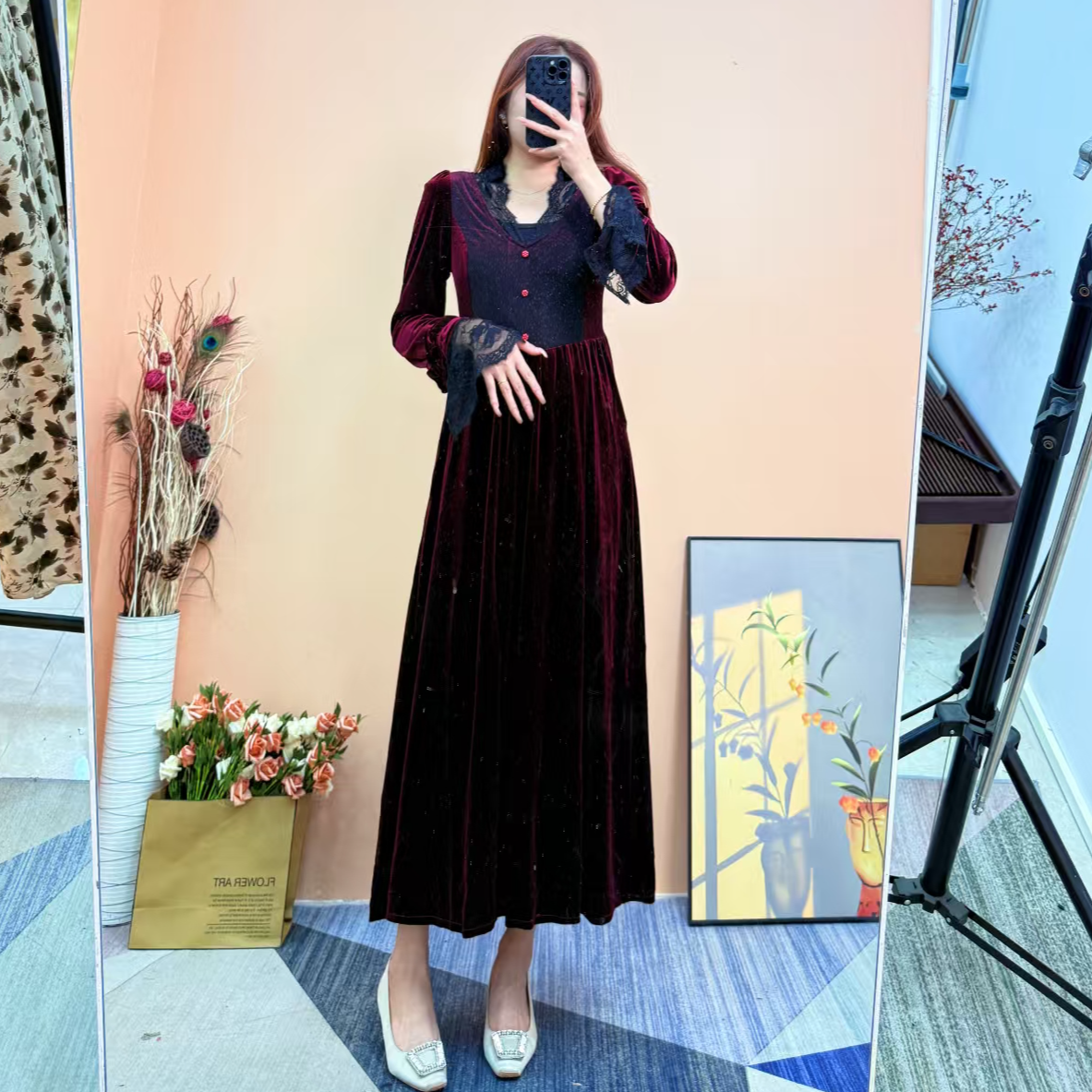 [依易原创]法式气质轻奢蕾丝拼接优雅轻熟风丝绒连衣裙C0513