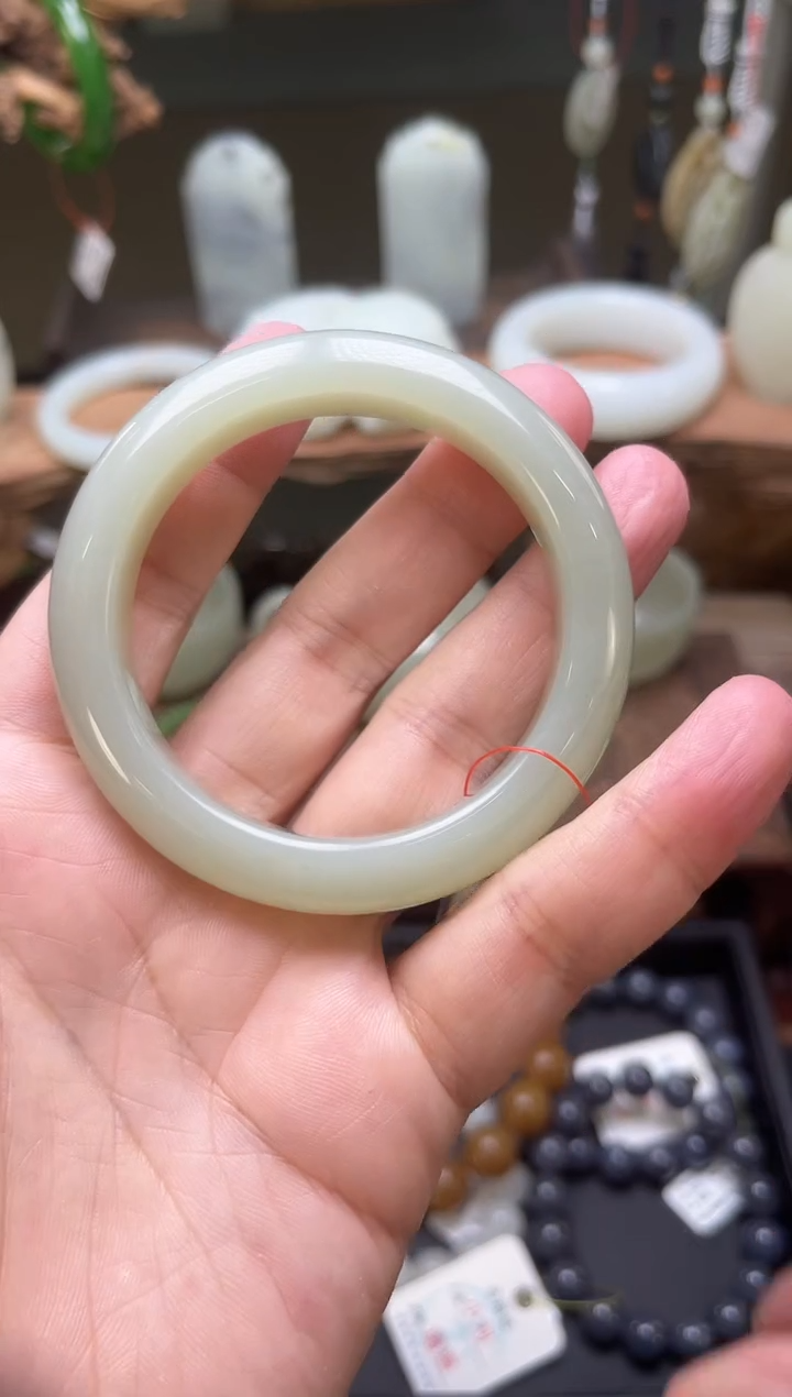 【闪购商品】和田玉手镯未镶嵌55圈且末青白玉手镯9002463