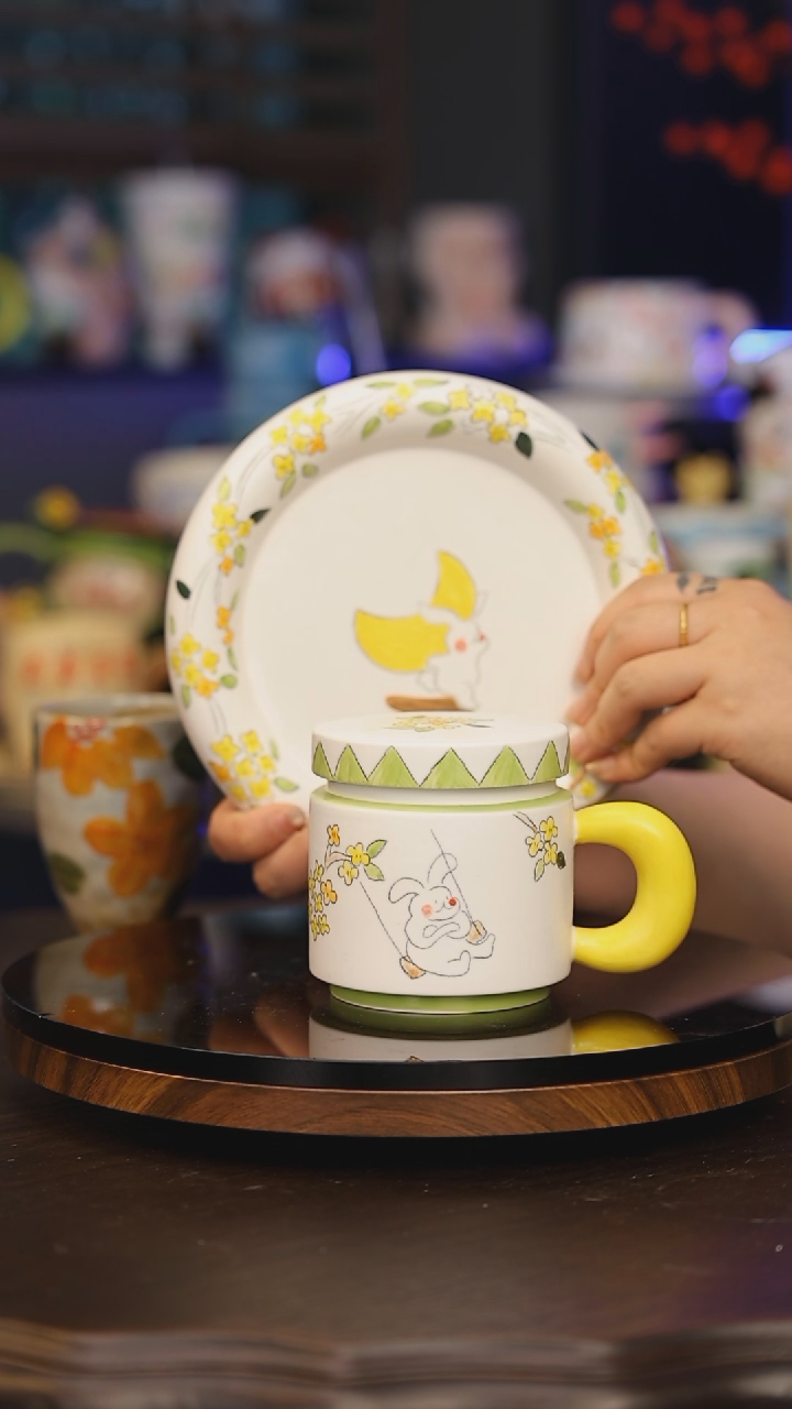 【闪购商品】摆件景德镇釉下彩绘设计师款式陶瓷