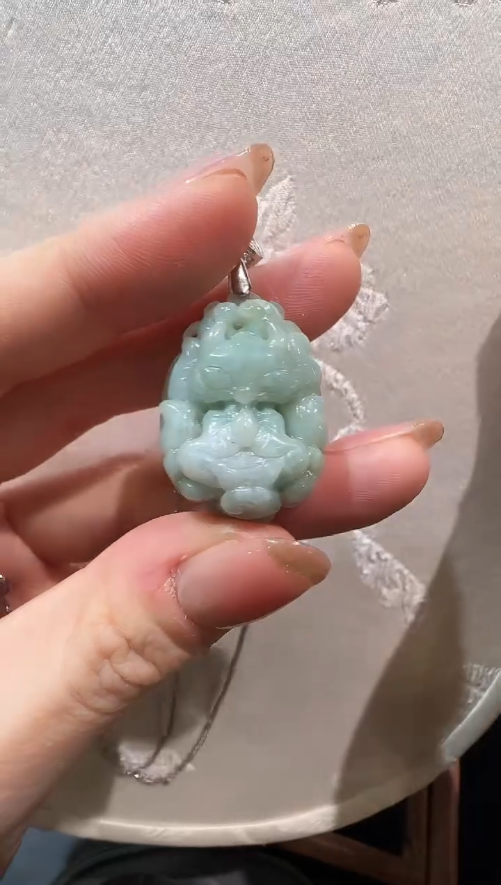 翡翠未镶嵌颈饰国风