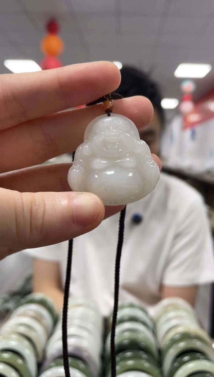 和田玉未镶嵌颈饰佛公挂件一件