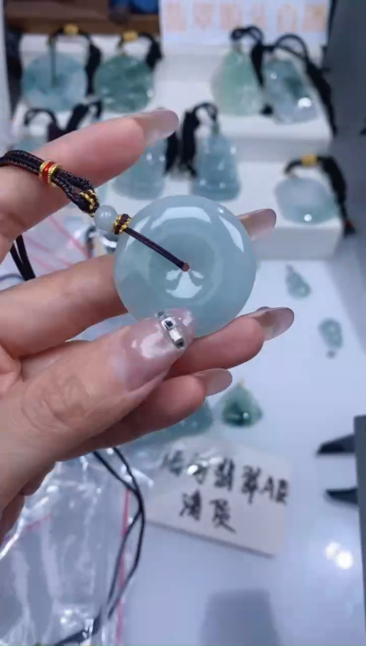 颈饰未镶嵌翡翠吊坠