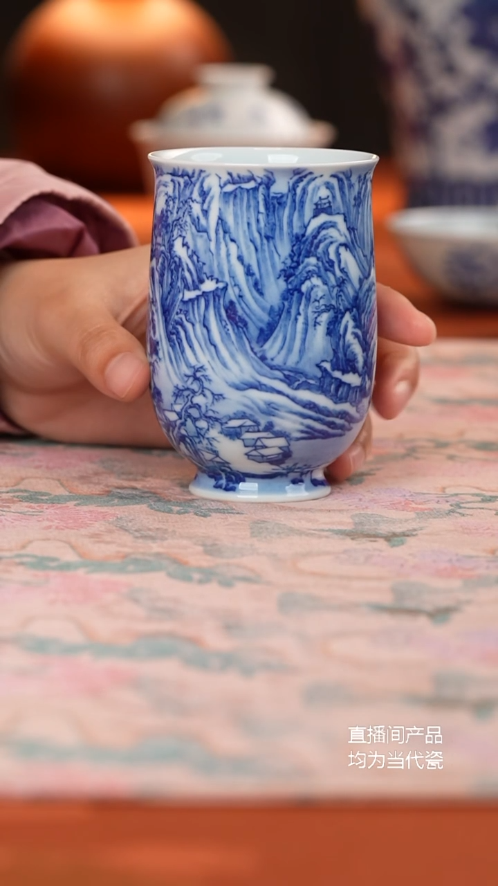 寻山晓隐剑阁雪楼闻香杯