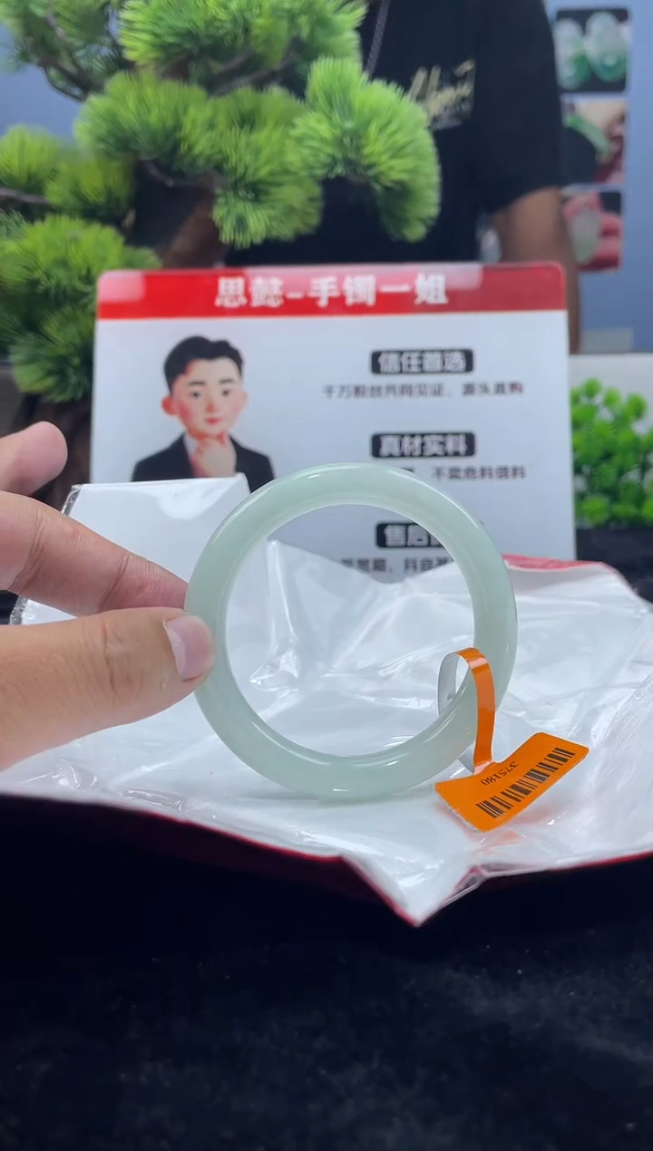 翡翠未镶嵌手镯手镯3