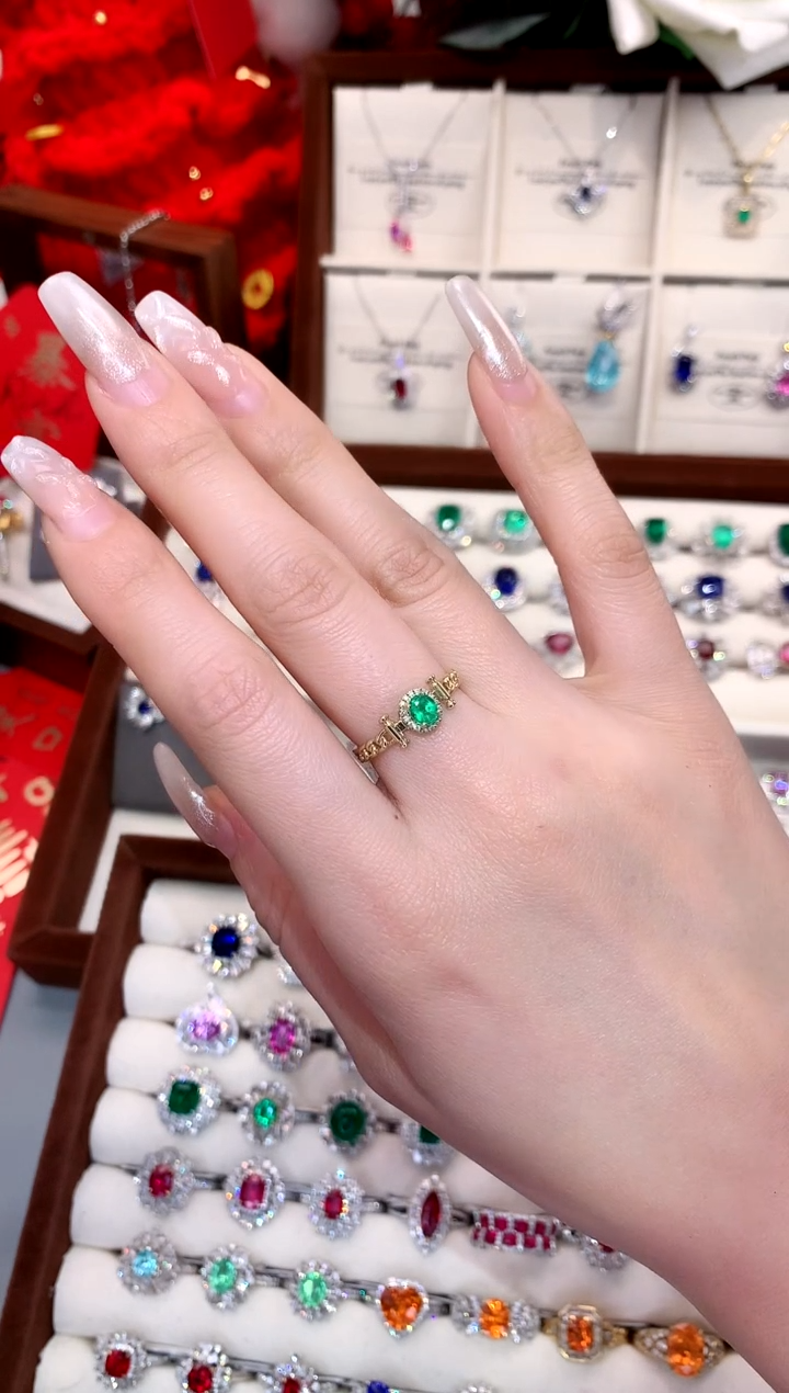 【闪购商品】祖母绿戒指18K金镶嵌0.31ct/天然宝石/七天无理由