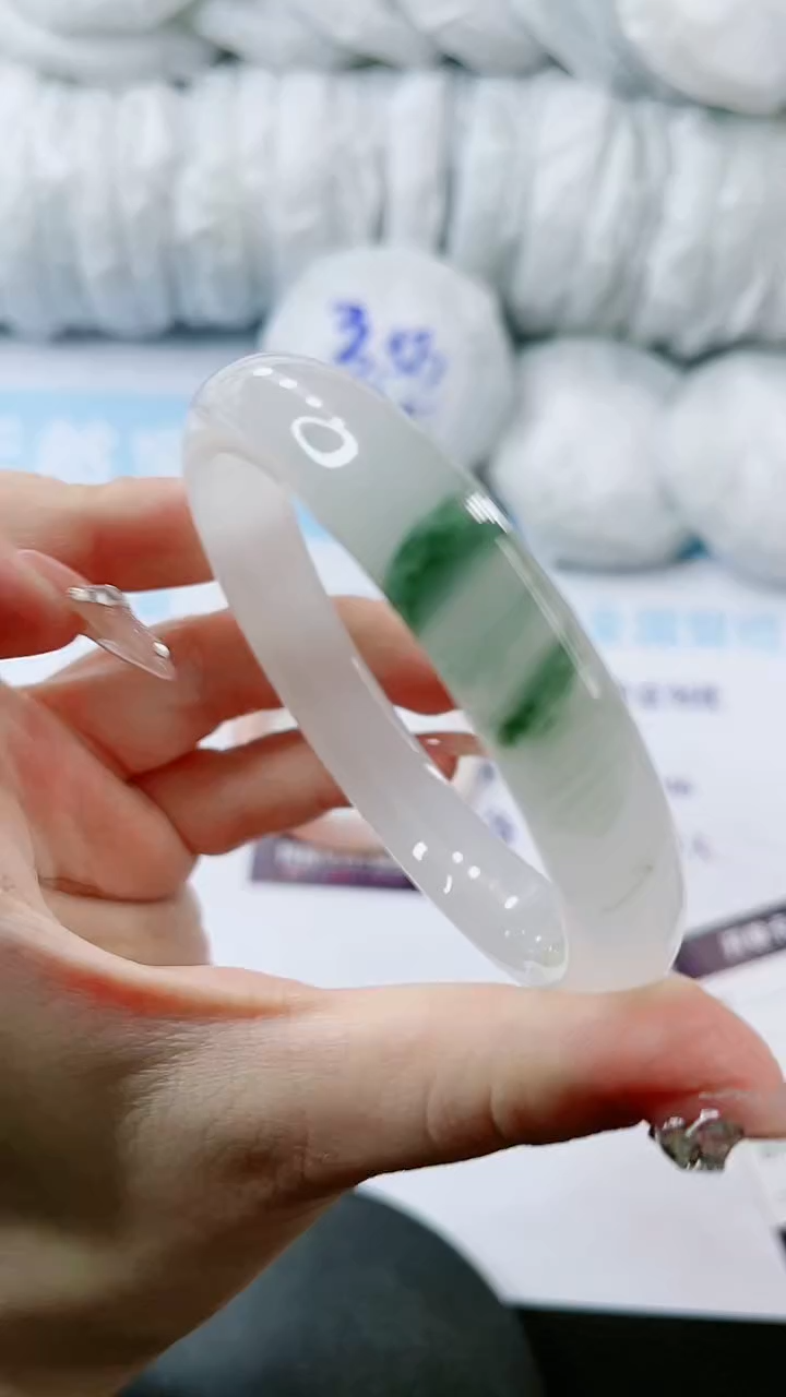 【闪购商品】石英质玉手镯未镶嵌多样性发货V180