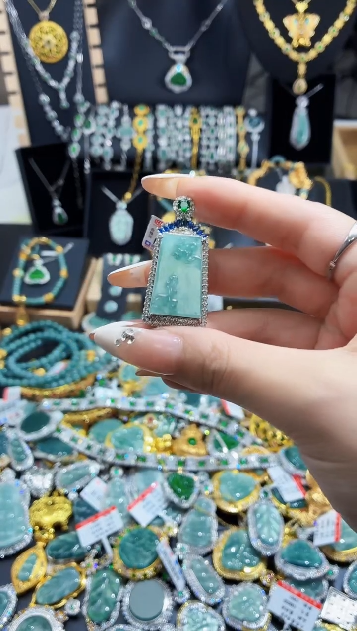 翡翠未镶嵌吊坠(不含链)天然翡翠a货 多样性发其一