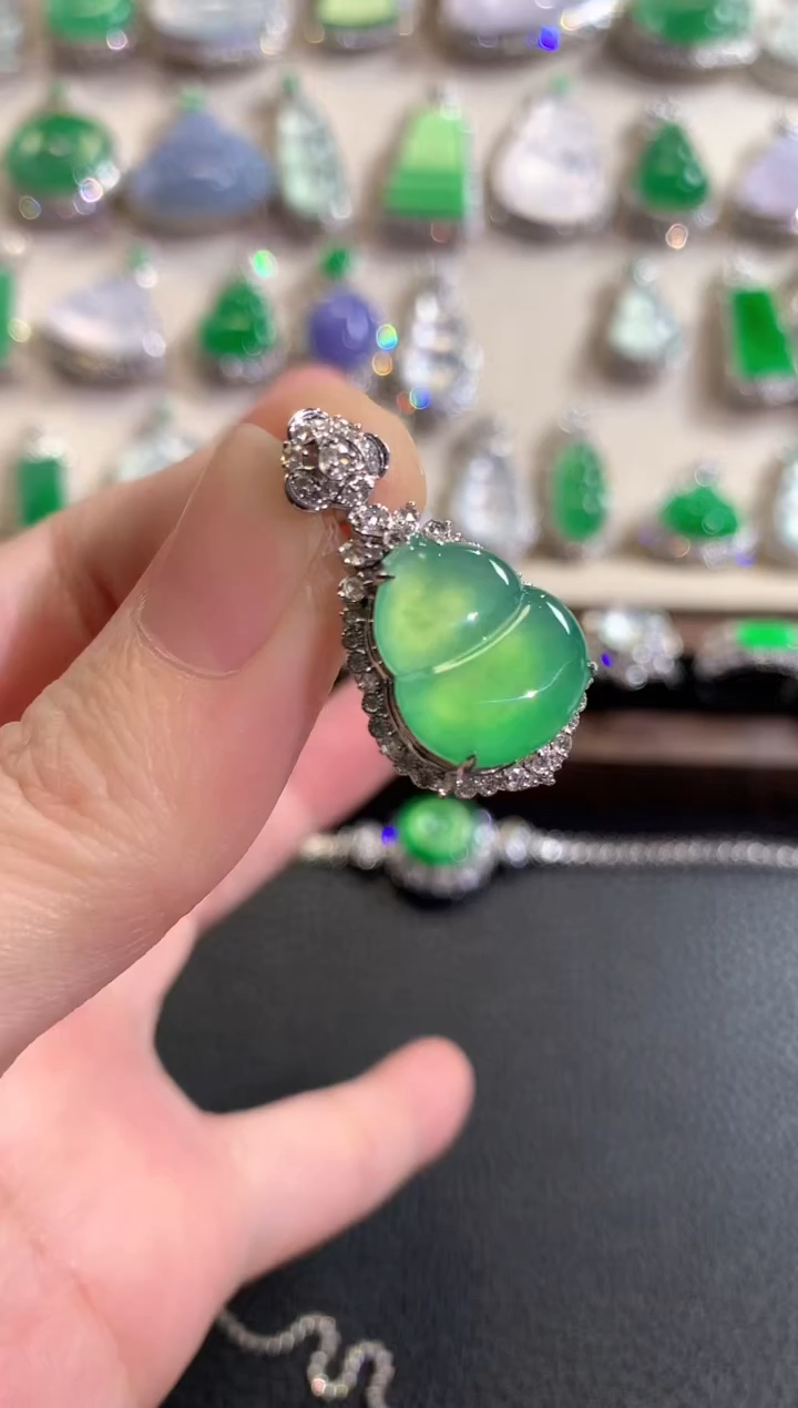 吊坠(不含链)18K金镶嵌翡翠冬日珠宝Q129