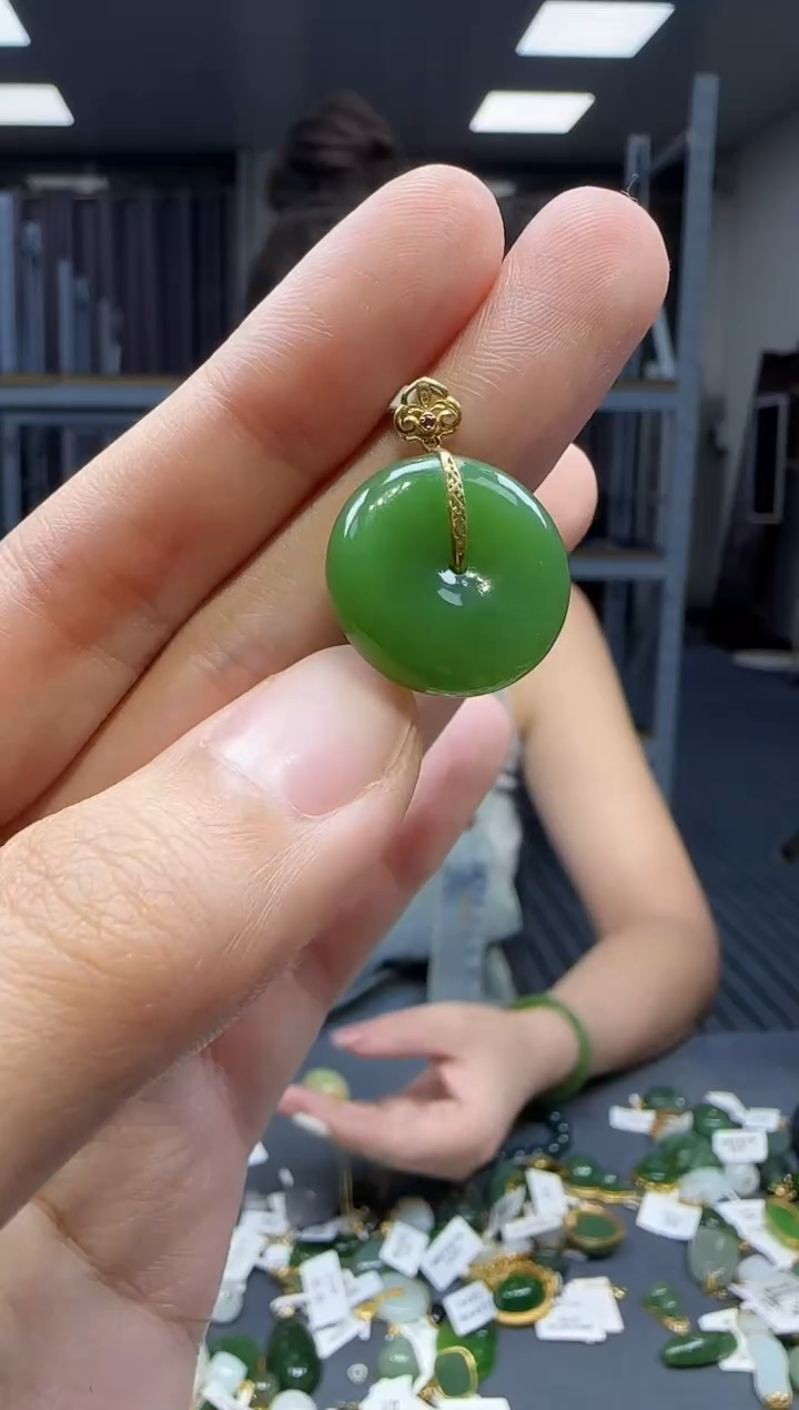和田玉18K金镶嵌挂件1