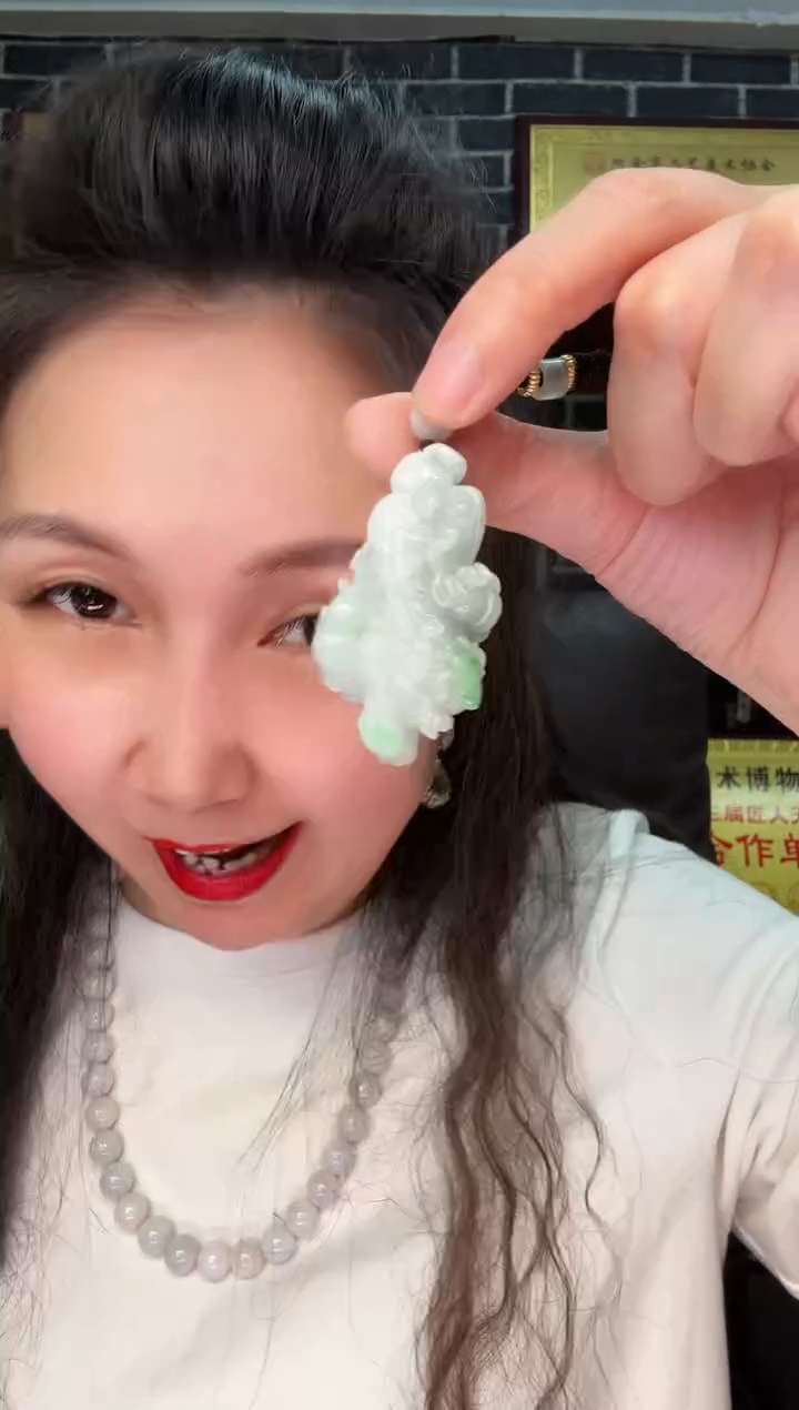 颈饰未镶嵌翡翠牌子
