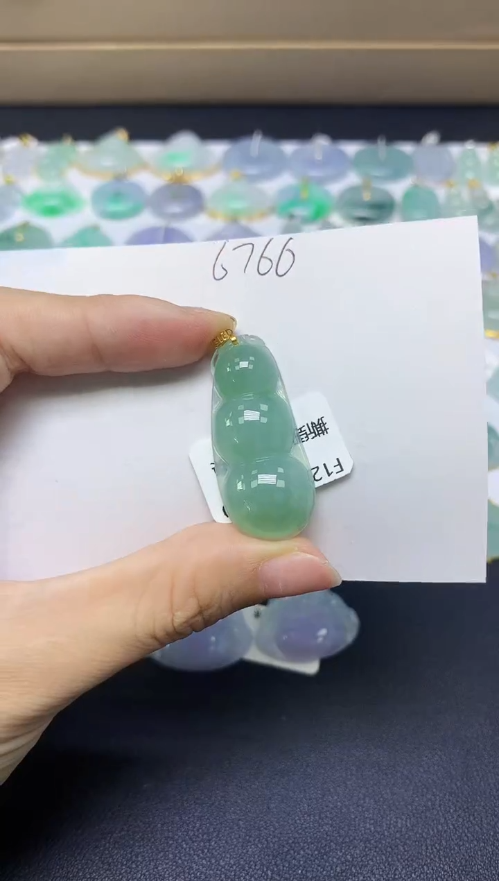 翡翠18K金镶嵌颈饰天然自然緬甸A貨翡翠