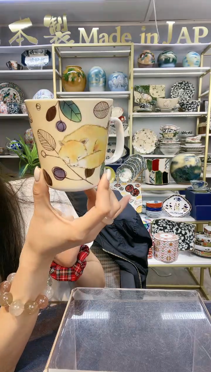 瓷和蓝马克杯一只狐狸