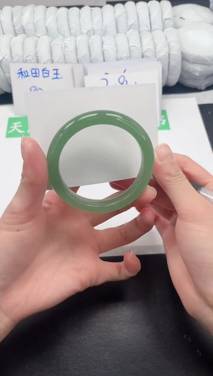 【闪购商品】石英质玉手镯未镶嵌186-56.8