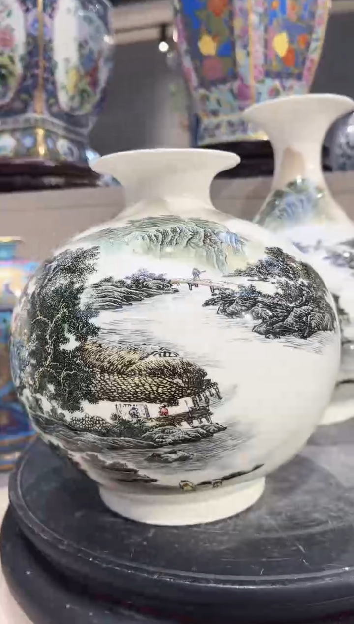 摆件景德镇陶瓷花瓶17公分