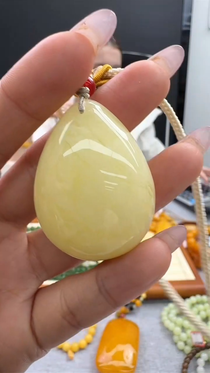 【闪购商品】琥珀颈饰未镶嵌54秒拍号