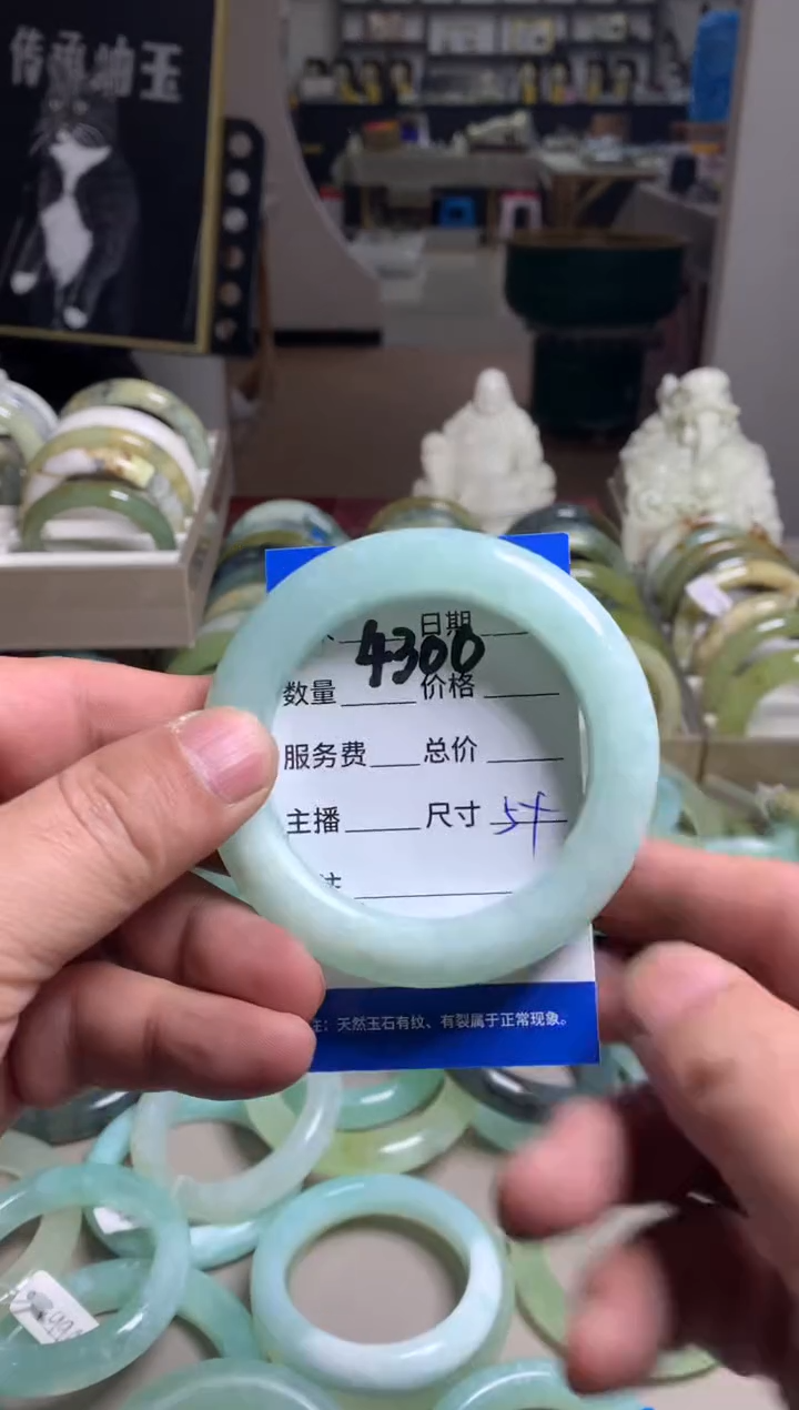 【闪购商品】蛇纹石玉手镯未镶嵌4300