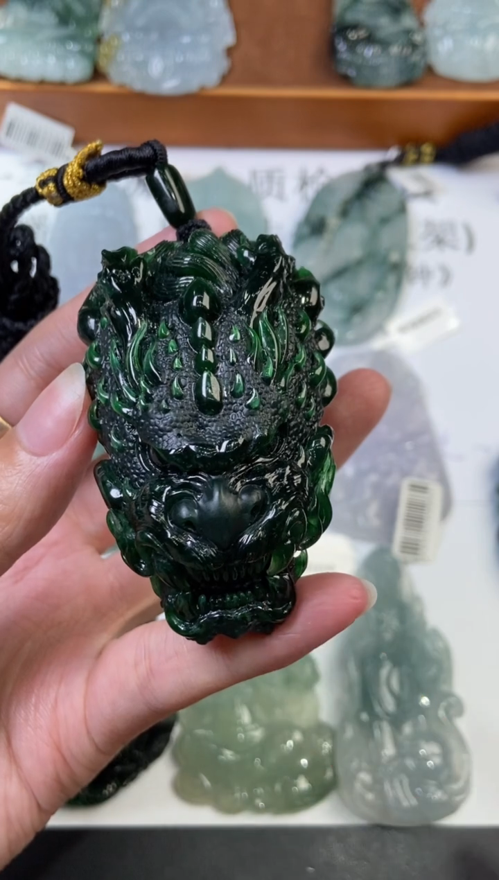 翡翠挂件未镶嵌01      