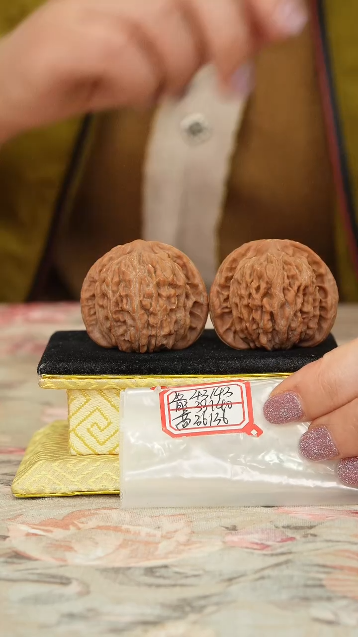 【闪购商品】文玩核桃把件一代楼