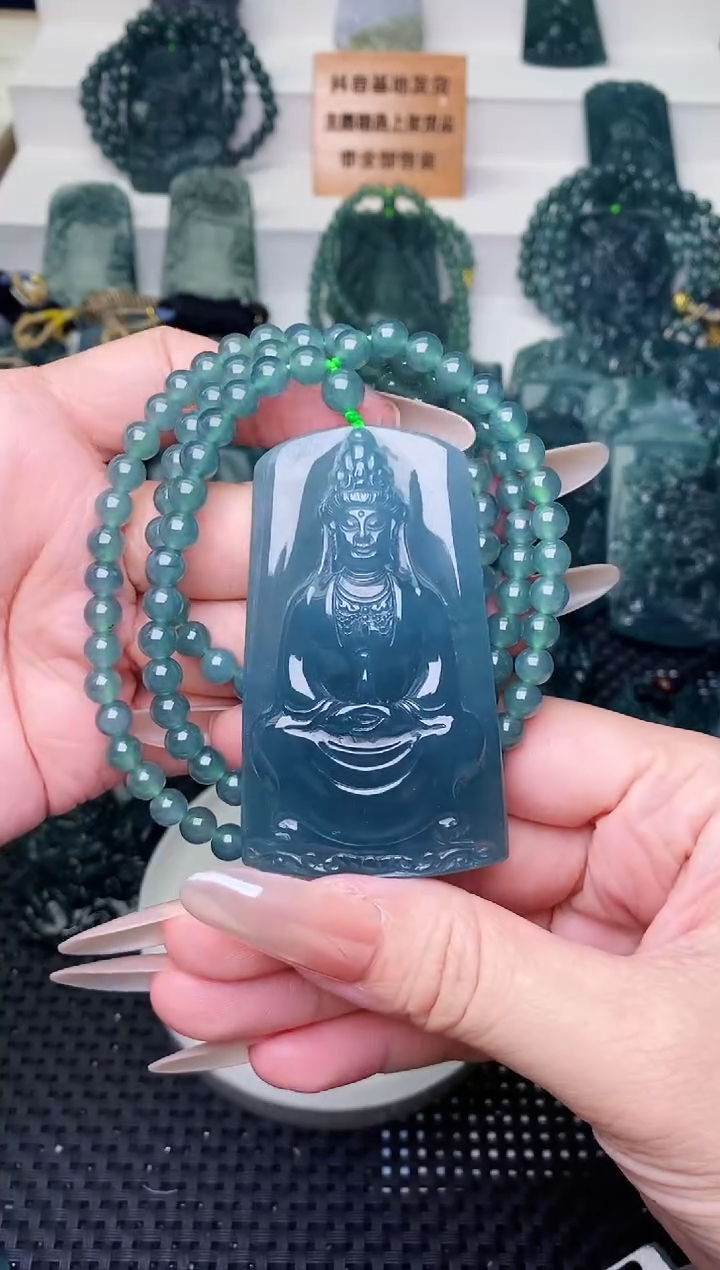 颈饰未镶嵌翡翠 