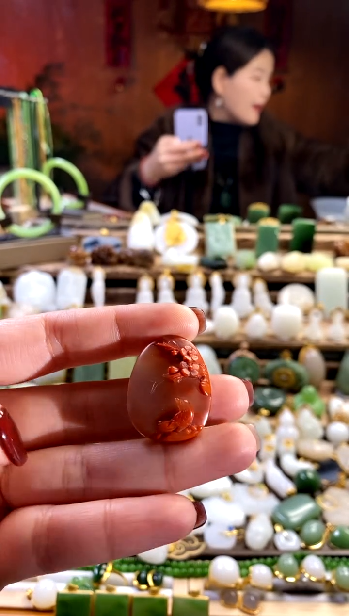 【闪购商品】南红玛瑙吊坠未镶嵌。