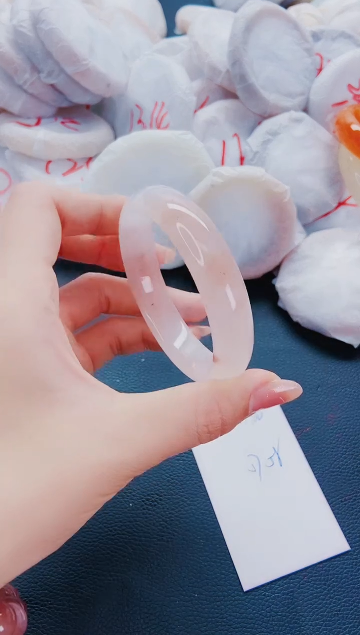 石英质玉手镯未镶嵌M138-57-58