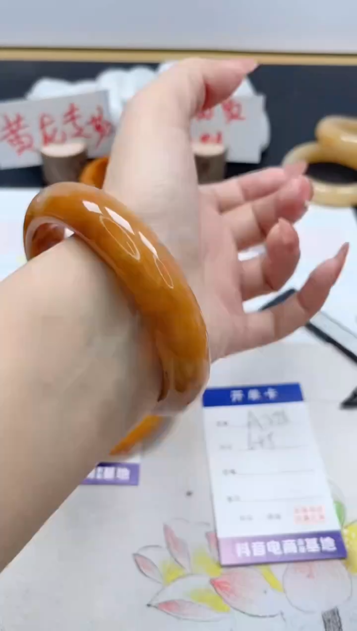 【闪购商品】石英质玉手镯未镶嵌A298/64.5