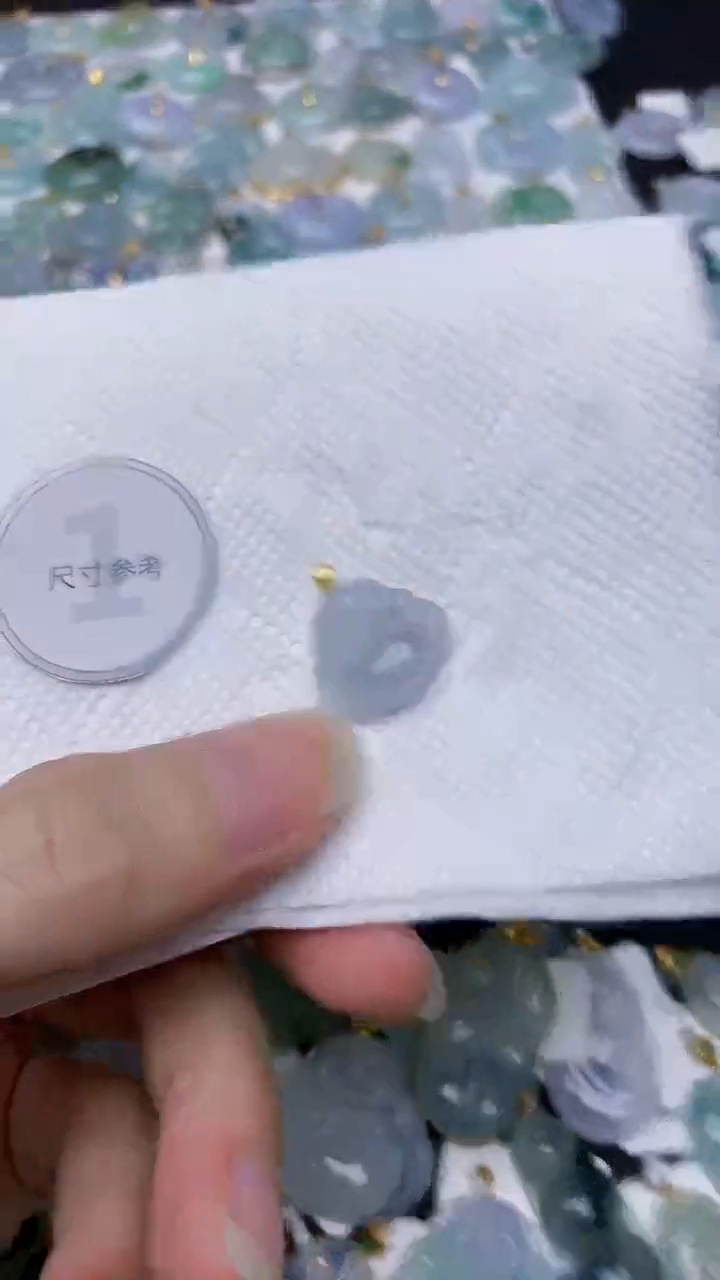 颈饰18K金镶嵌翡翠天然A货翡翠