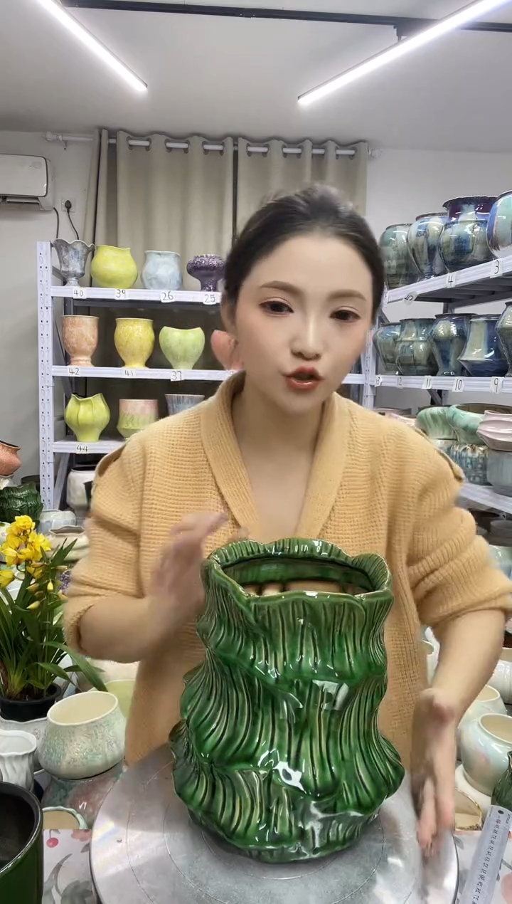 【12.4号】  花盆  高 ：20    口：14