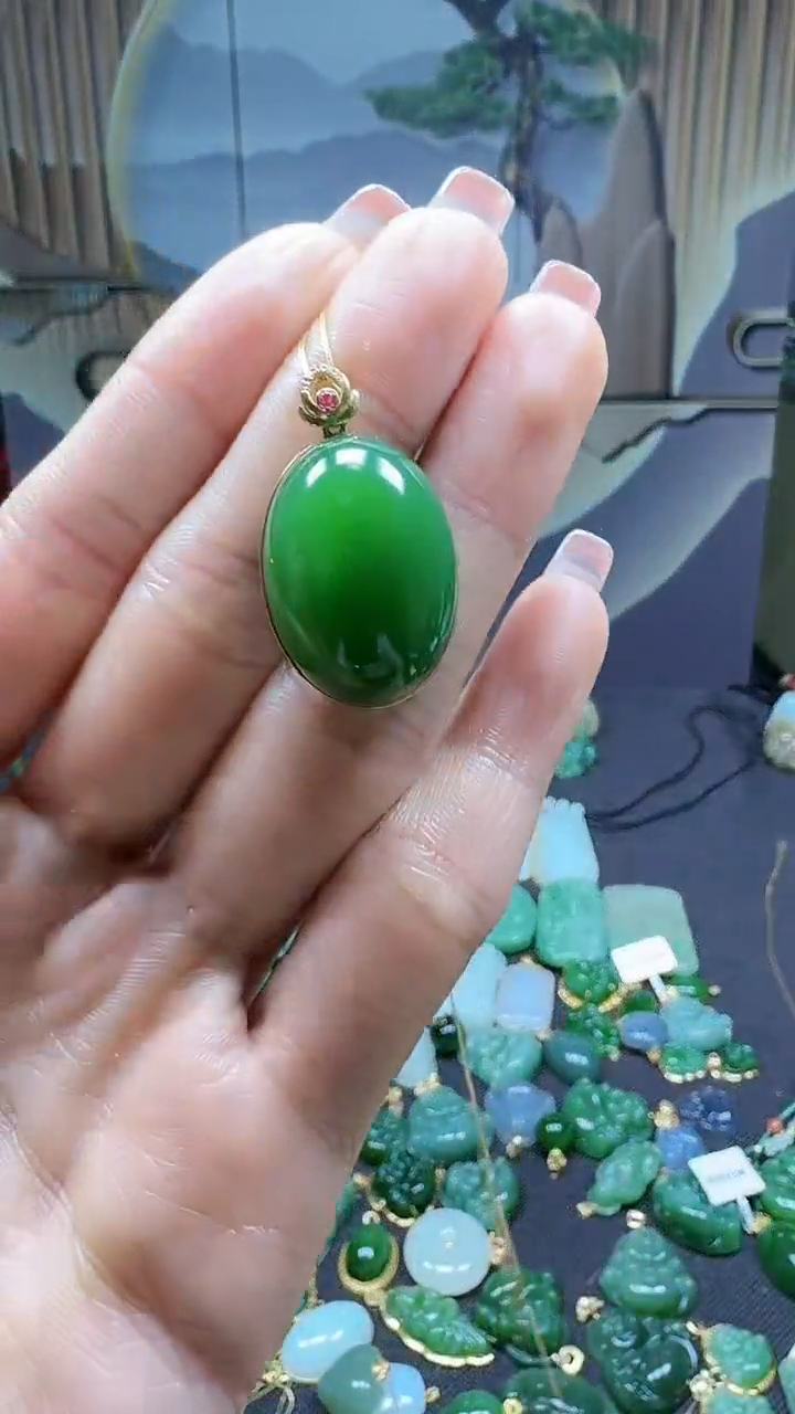 【闪购商品】和田玉挂件18K金镶嵌1