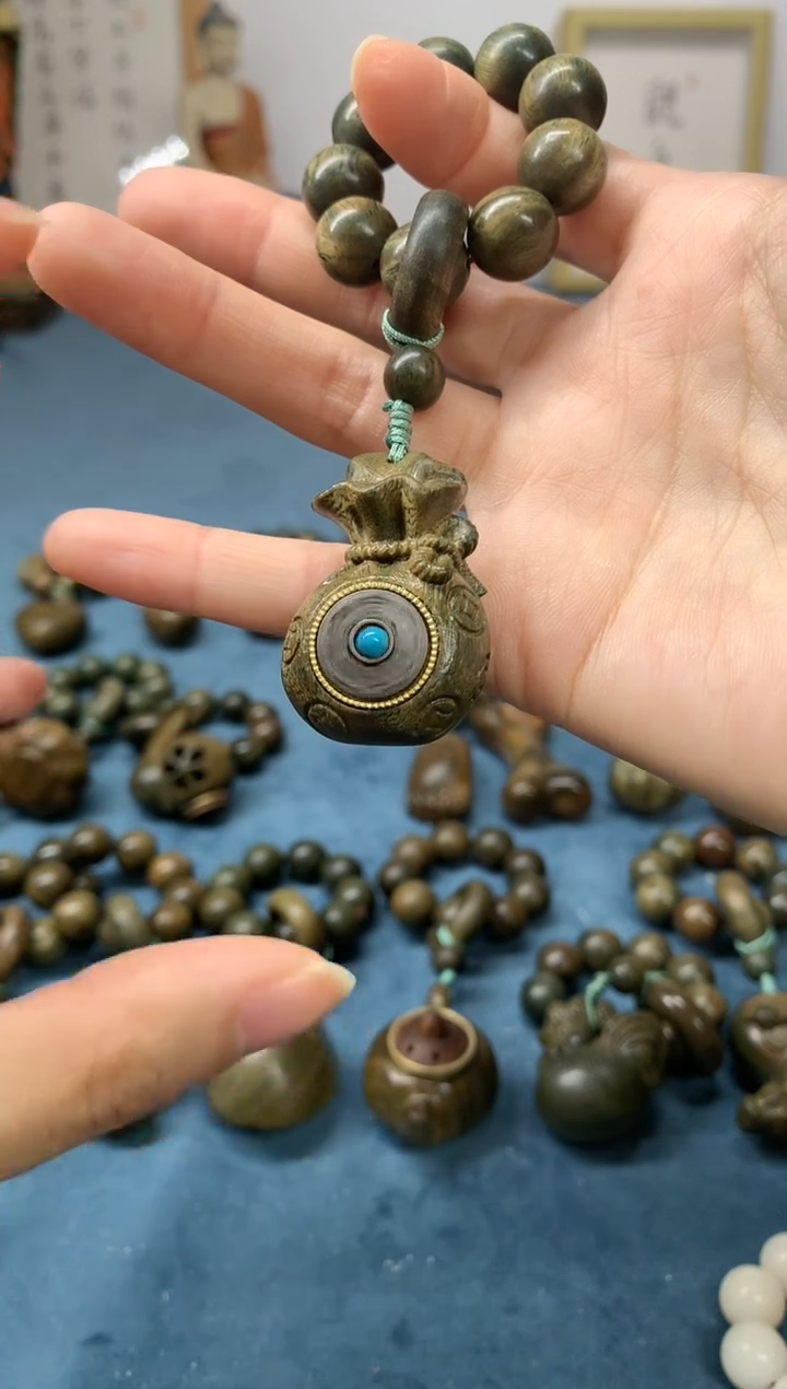 【闪购商品】维腊木（绿檀）把件赚钱袋 盘玩件