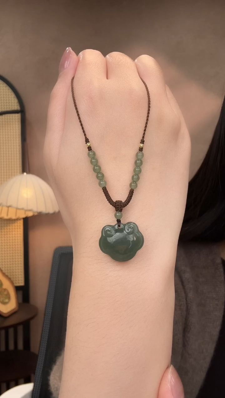 吊坠(赠链)未镶嵌和田玉高冰湖水绿专柜新款胖胖锁21*18*9.5