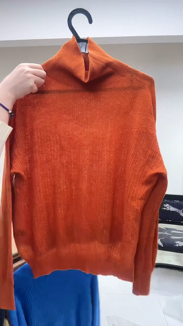 暖橘色高领打底衫